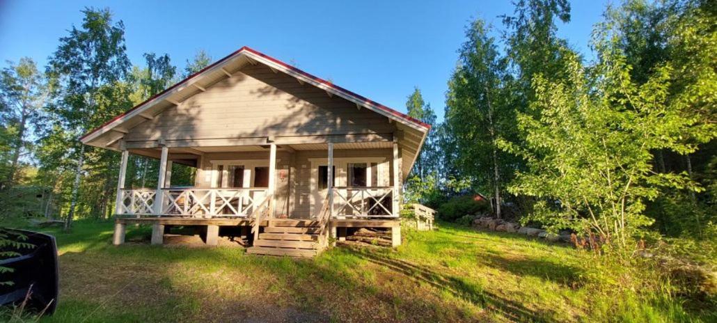 Pulla Karvisen Maatilamatkailussa Ruokola Exterior photo